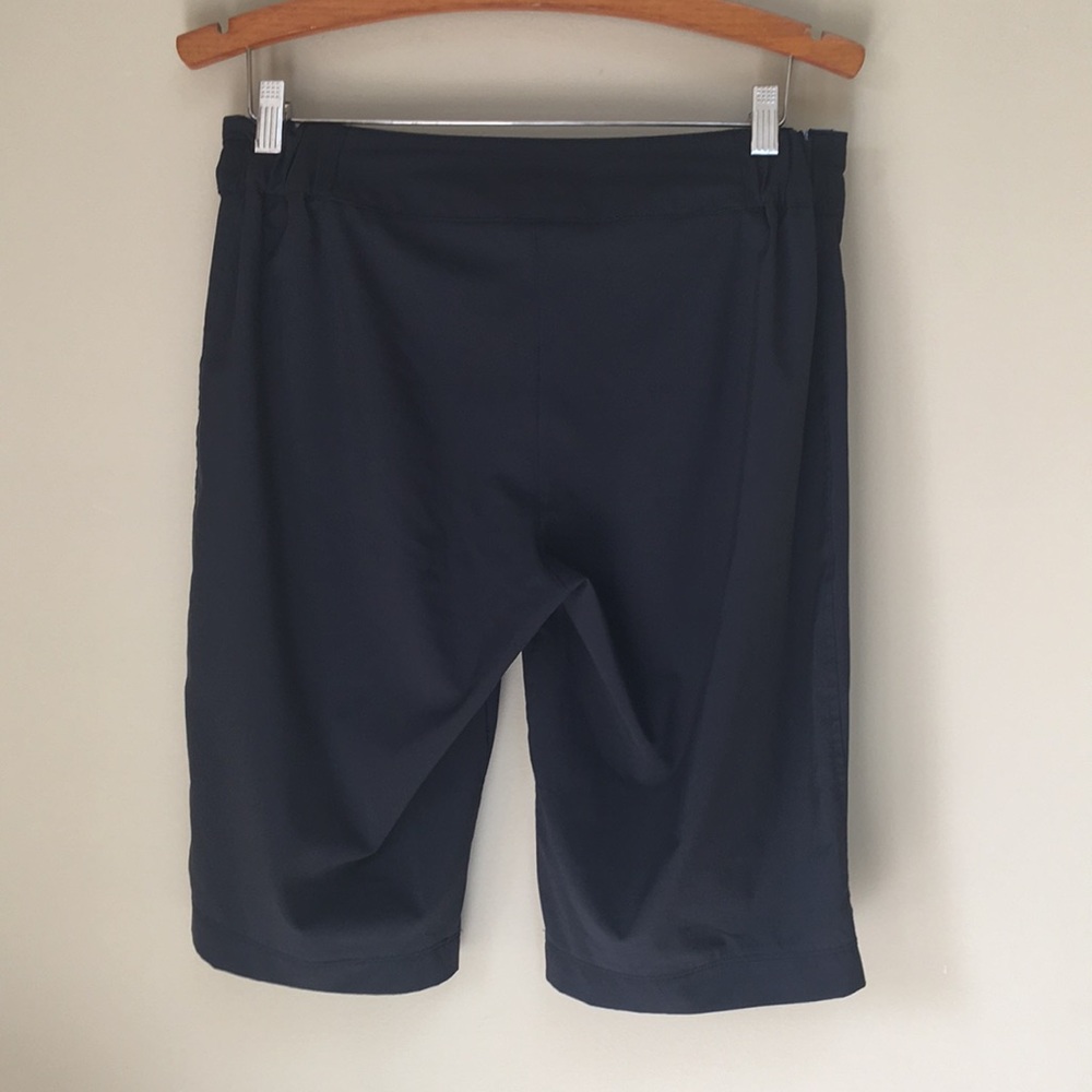 Black Dri fit Bermuda Shorts Size Small - Picture 3 of 3